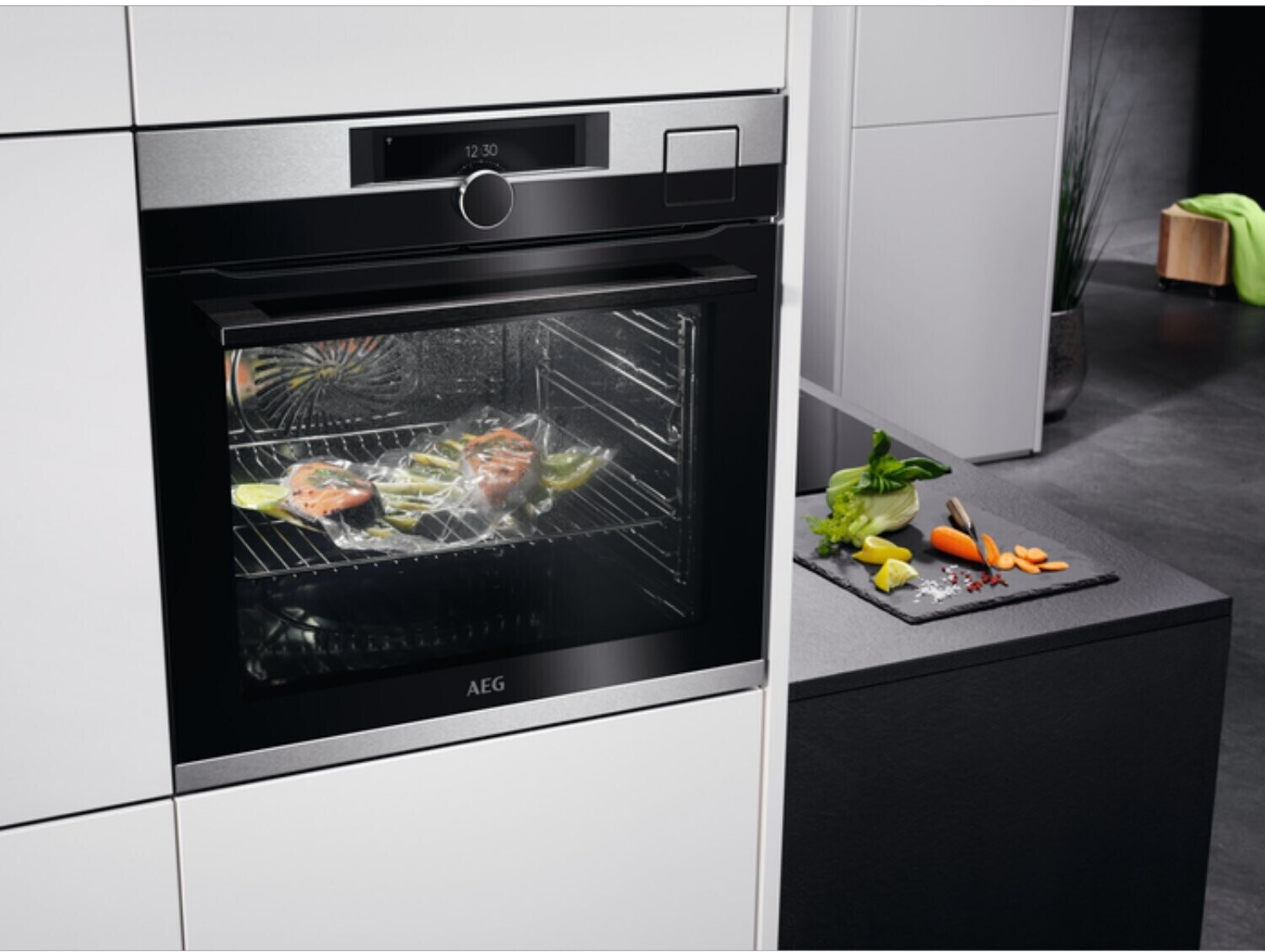 AEG BSE99823BM Einbaubackofen  70 Liter  Dampf-Backofen